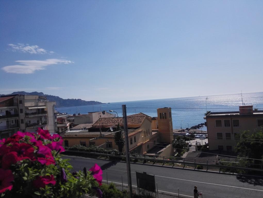 Naxos Apartments Giardini Naxos Bagian luar foto